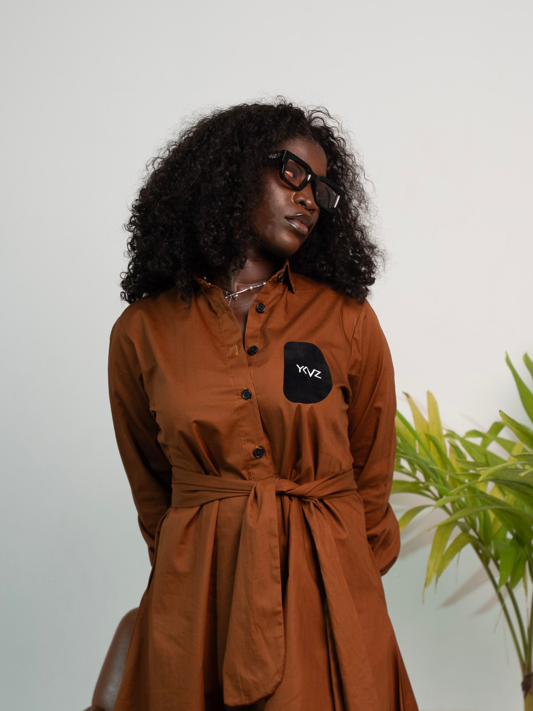 Robe Chemise LÉA II – Marron | Signature D Fuchsia Noir