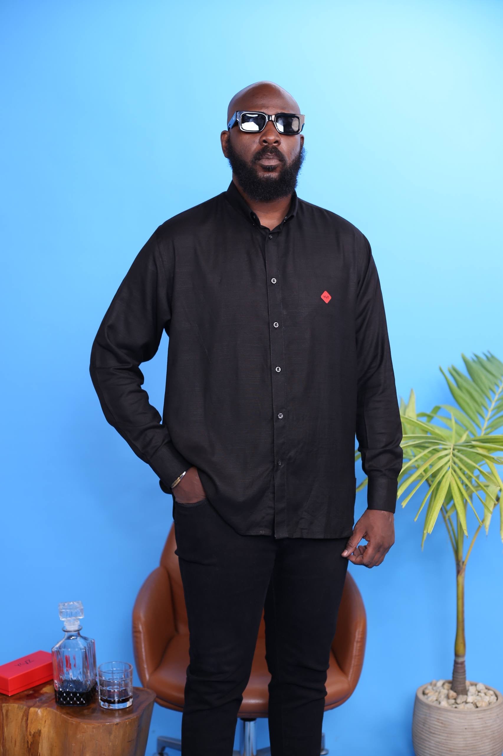Chemise AUREN I – Lin Noire | Signature Triangle Rouge