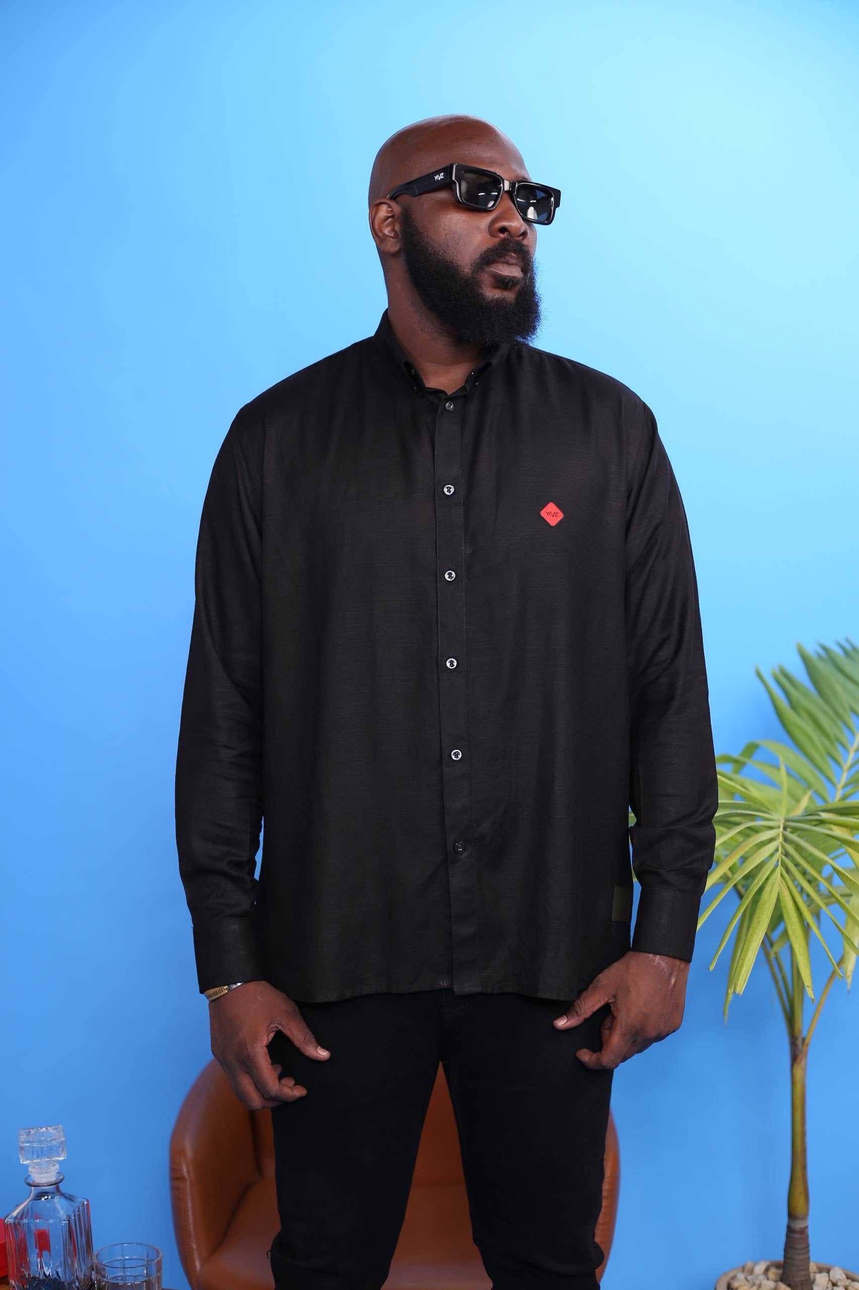 Chemise AUREN I – Lin Noire | Signature Triangle Rouge