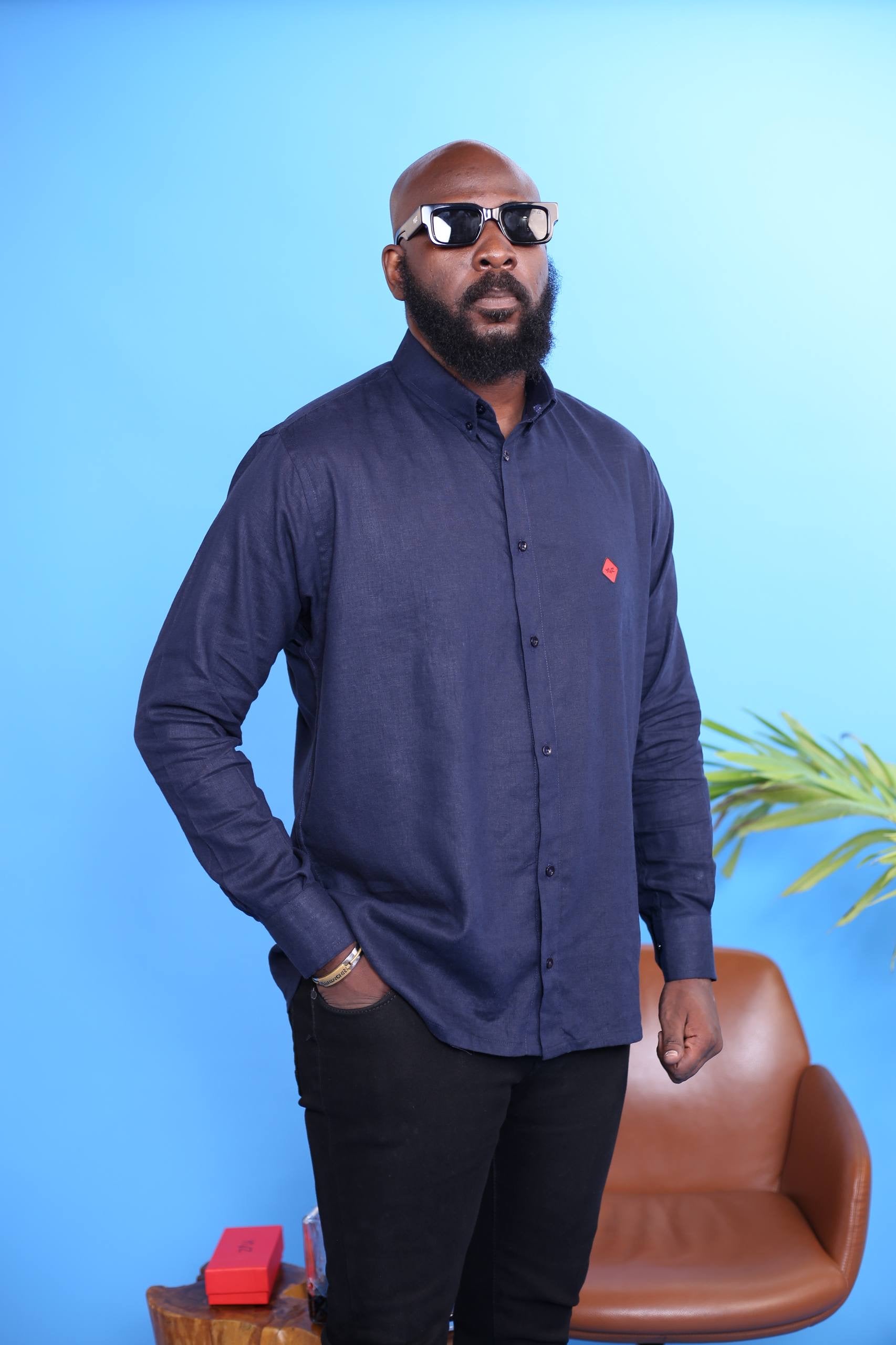 Chemise AUREN I – Lin Bleu nuit | Signature Triangle Rouge