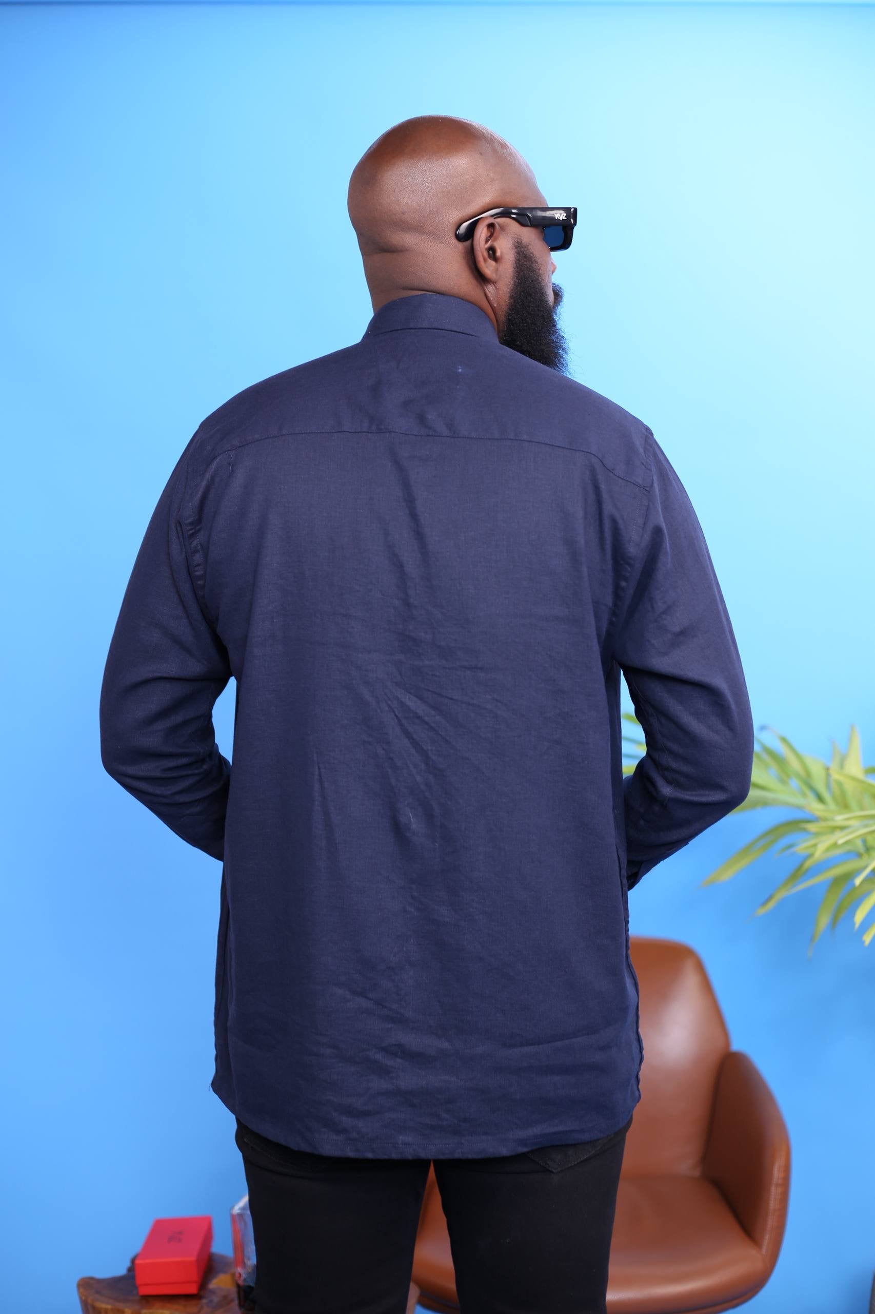 Chemise AUREN I – Lin Bleu nuit | Signature Triangle Rouge