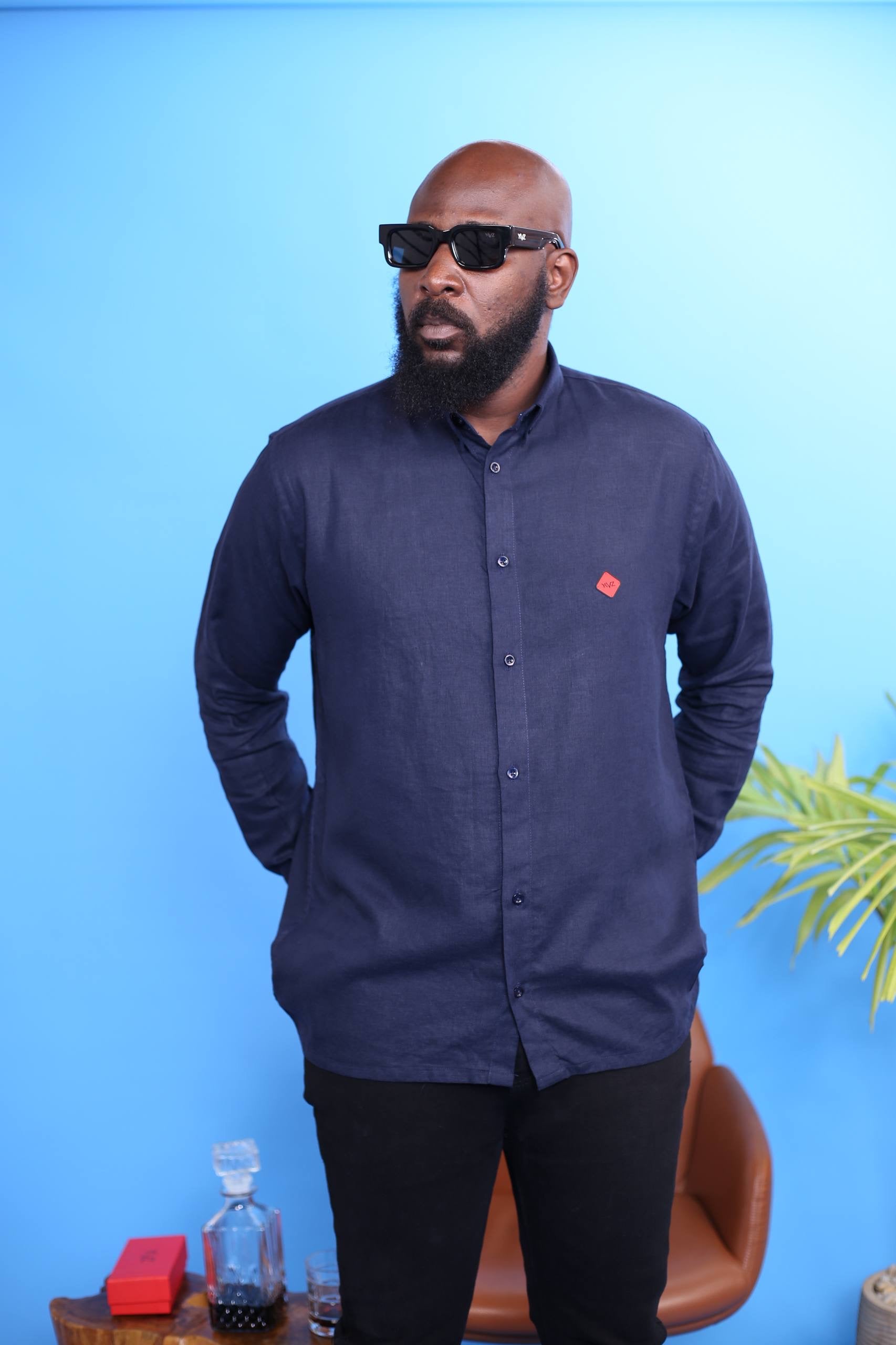 Chemise AUREN I – Lin Bleu nuit | Signature Triangle Rouge