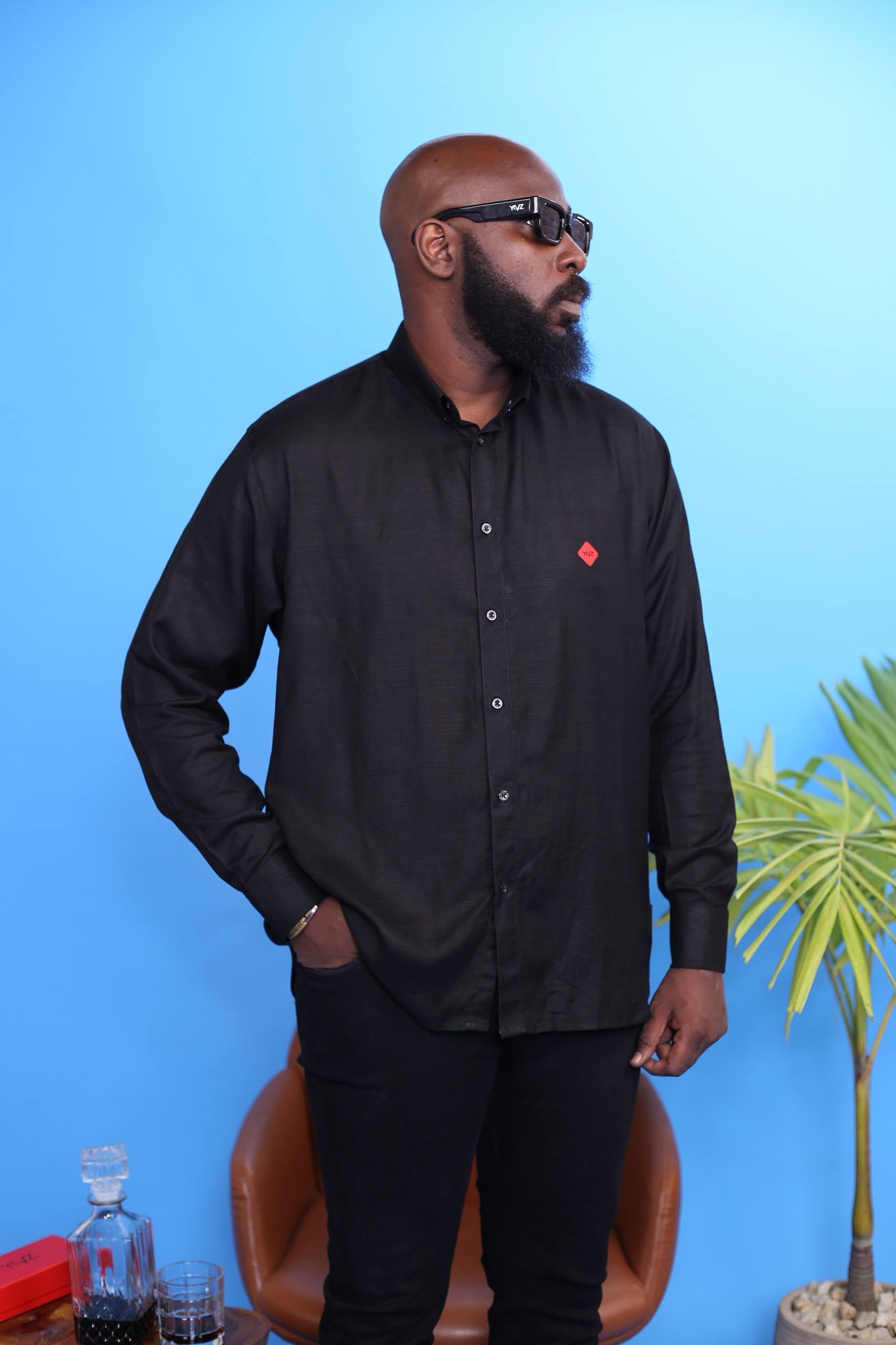 Chemise AUREN I – Lin Noire | Signature Triangle Rouge