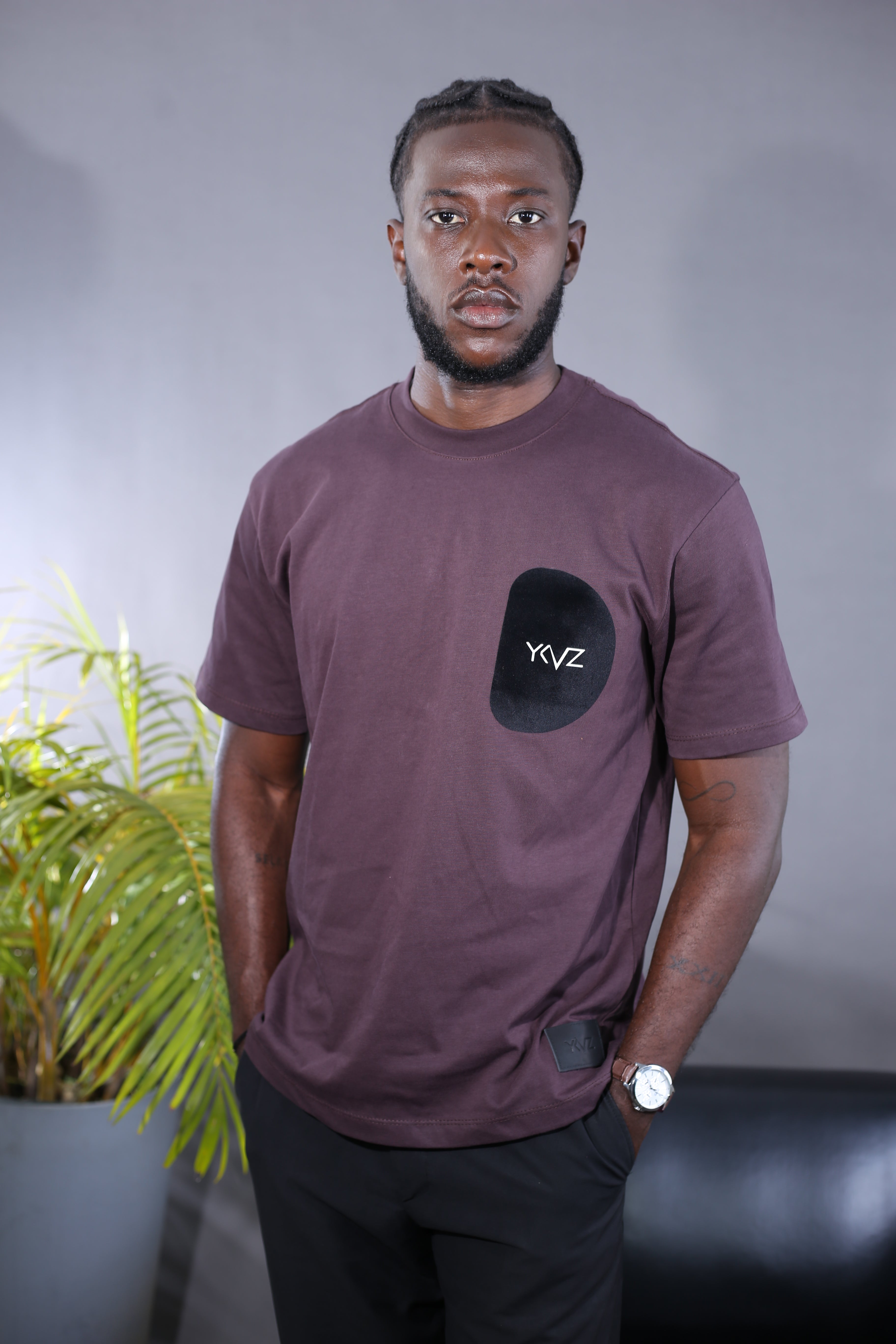 T-shirt Africanus In Aeternum Marron par YKVZ