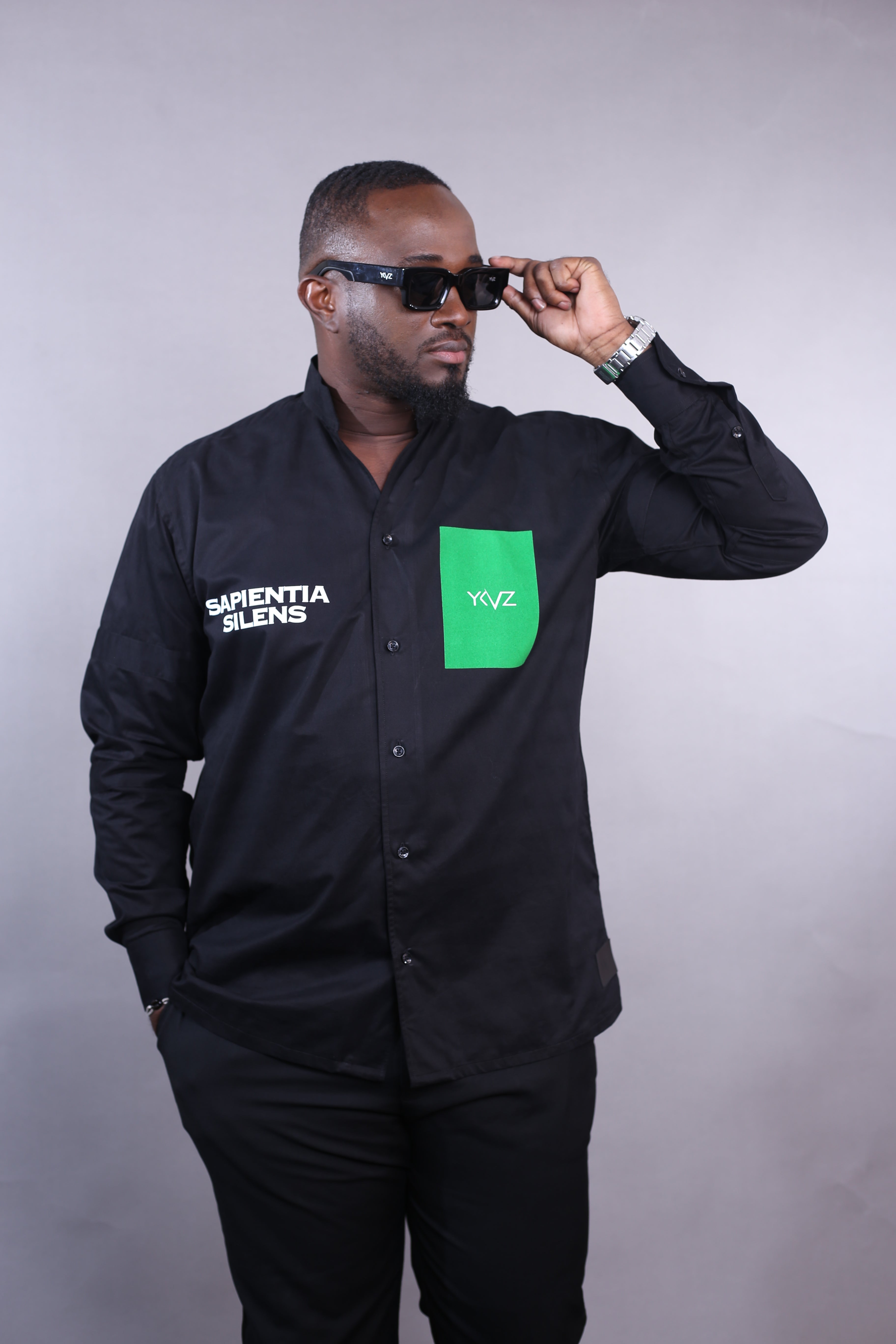 Chemise SAPIENTIA SILENS II noire – YKVZ