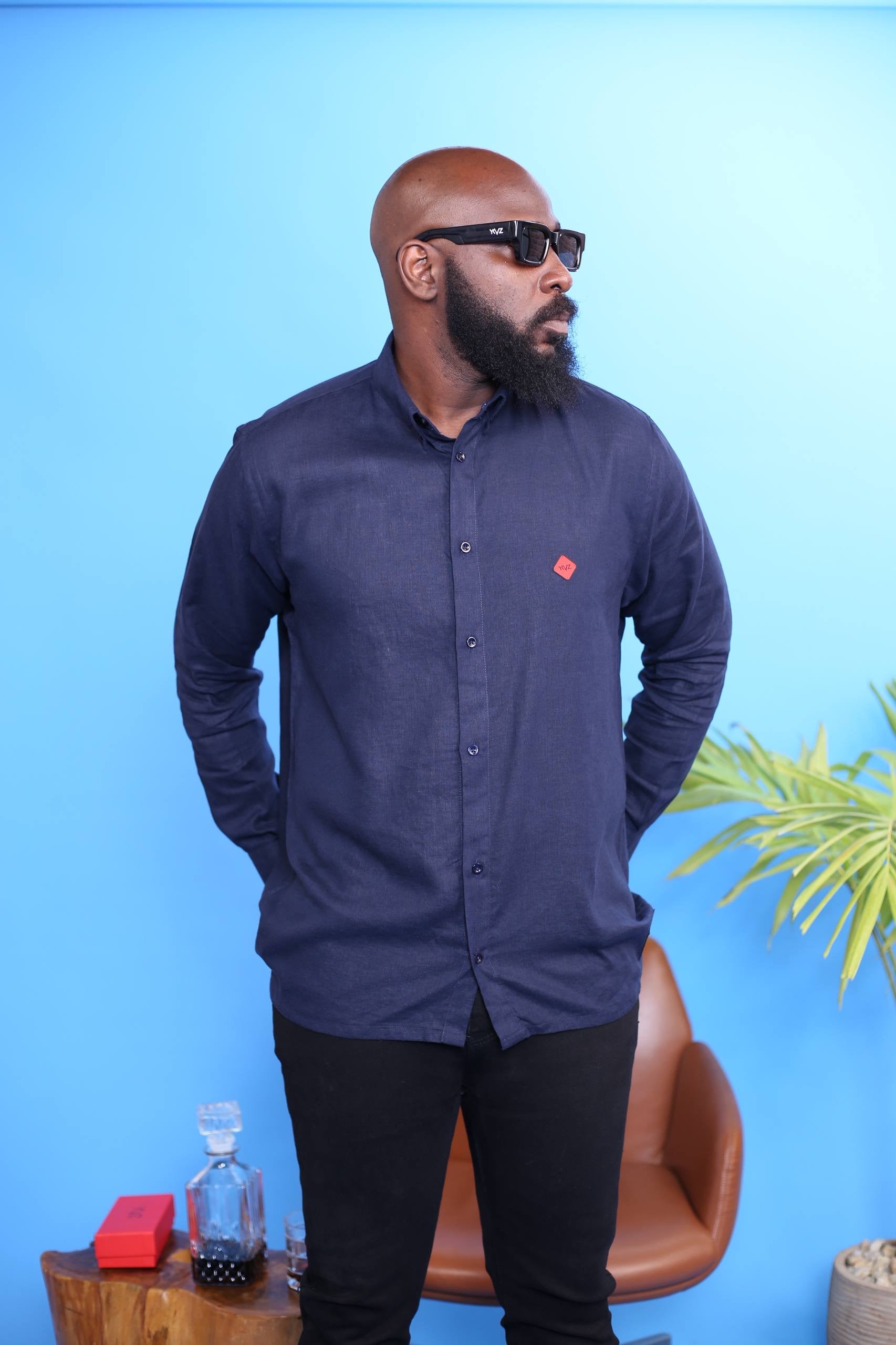 Chemise AUREN I – Lin Bleu nuit | Signature Triangle Rouge