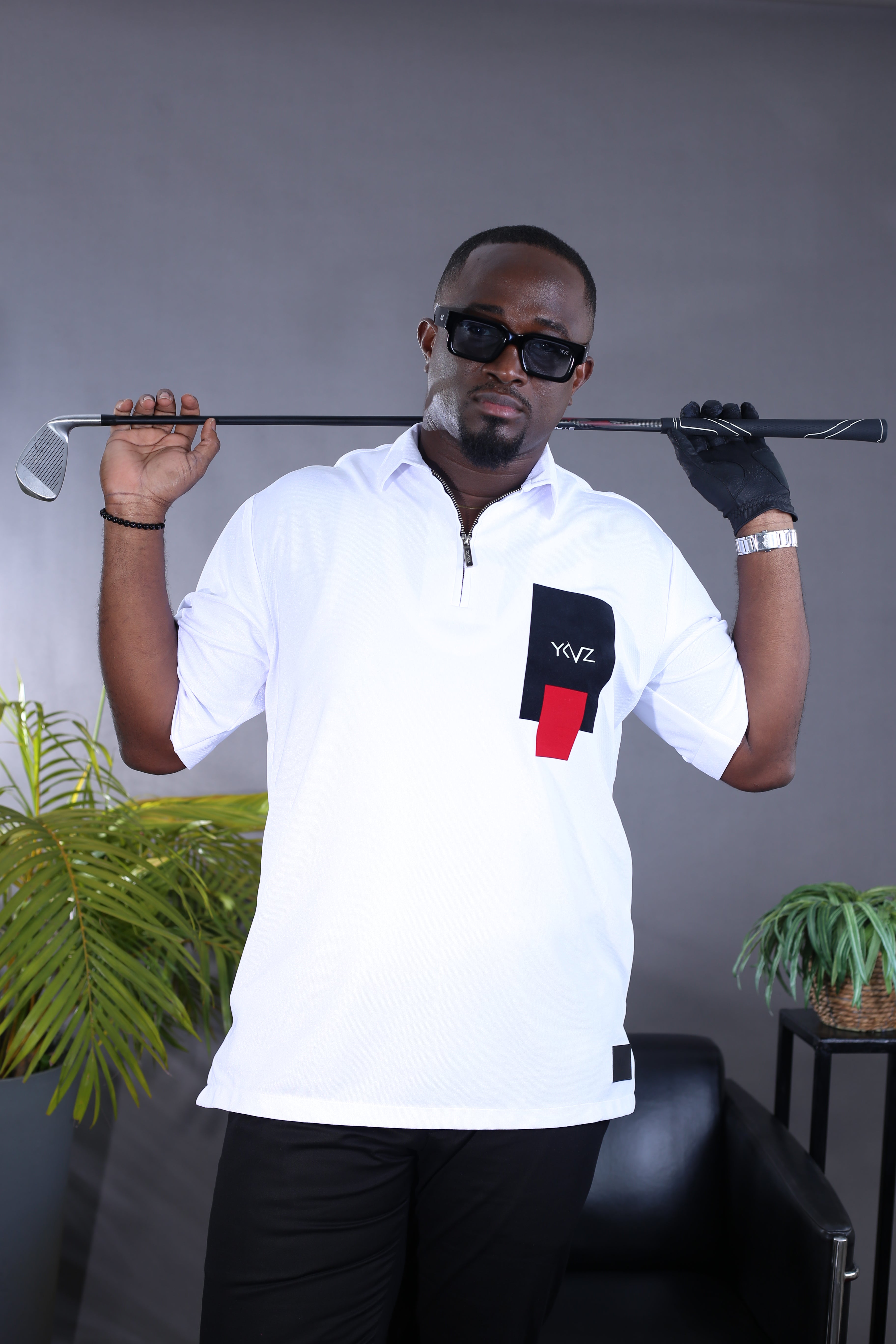Polo Sport YKVZ Blanc – Signature Classique Noir/Rouge