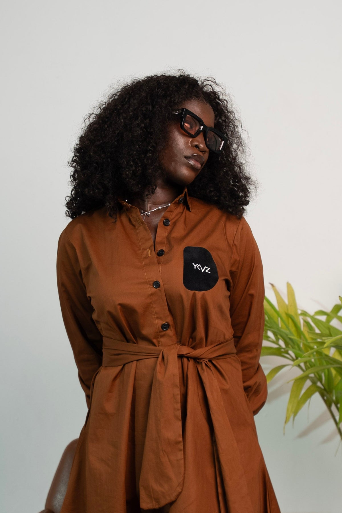 Robe Chemise LÉA II – Marron  | Signature D Fuchsia Noir