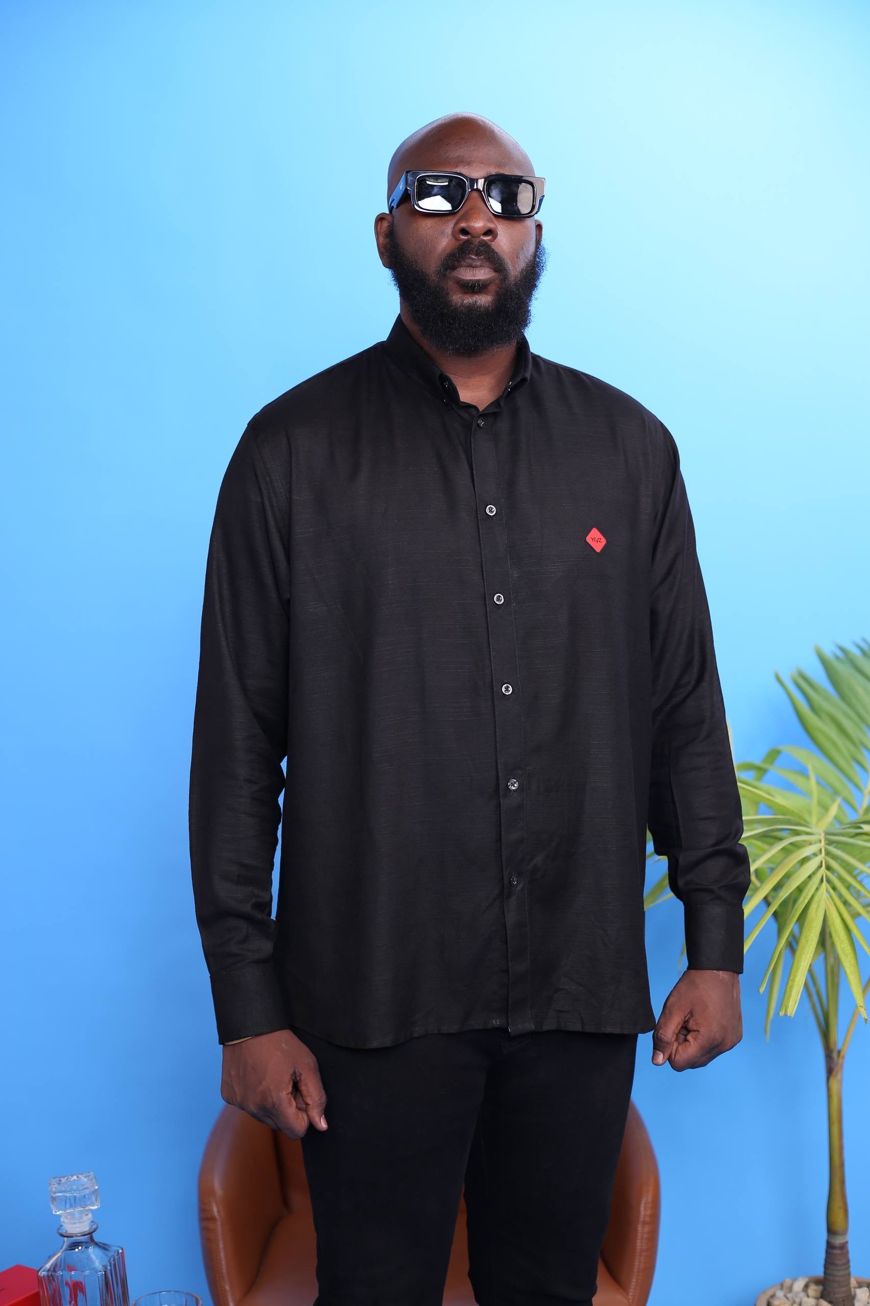 Chemise AUREN I – Lin Noire | Signature Triangle Rouge
