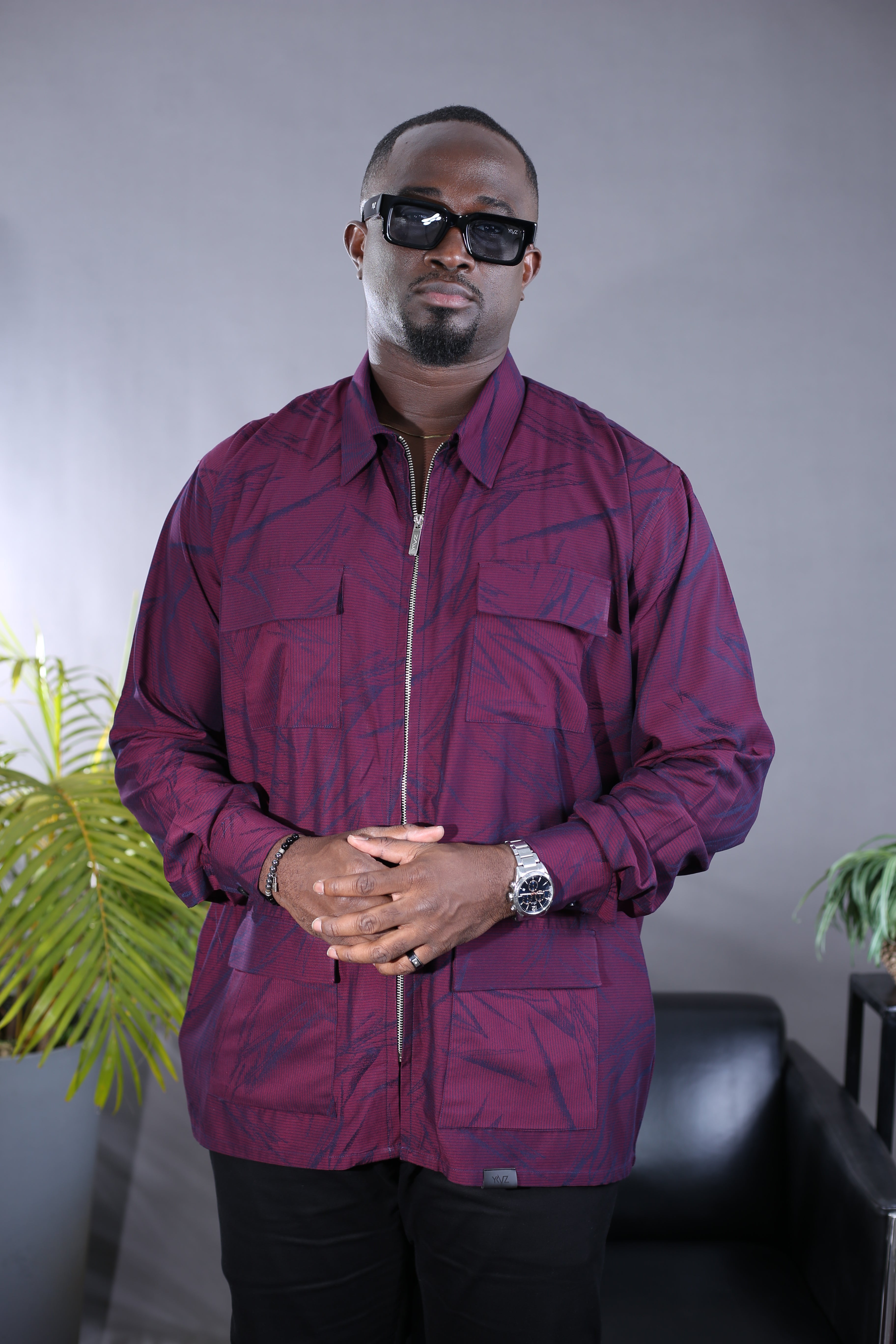Camisa floral vermelha bordeaux com quatro fechos