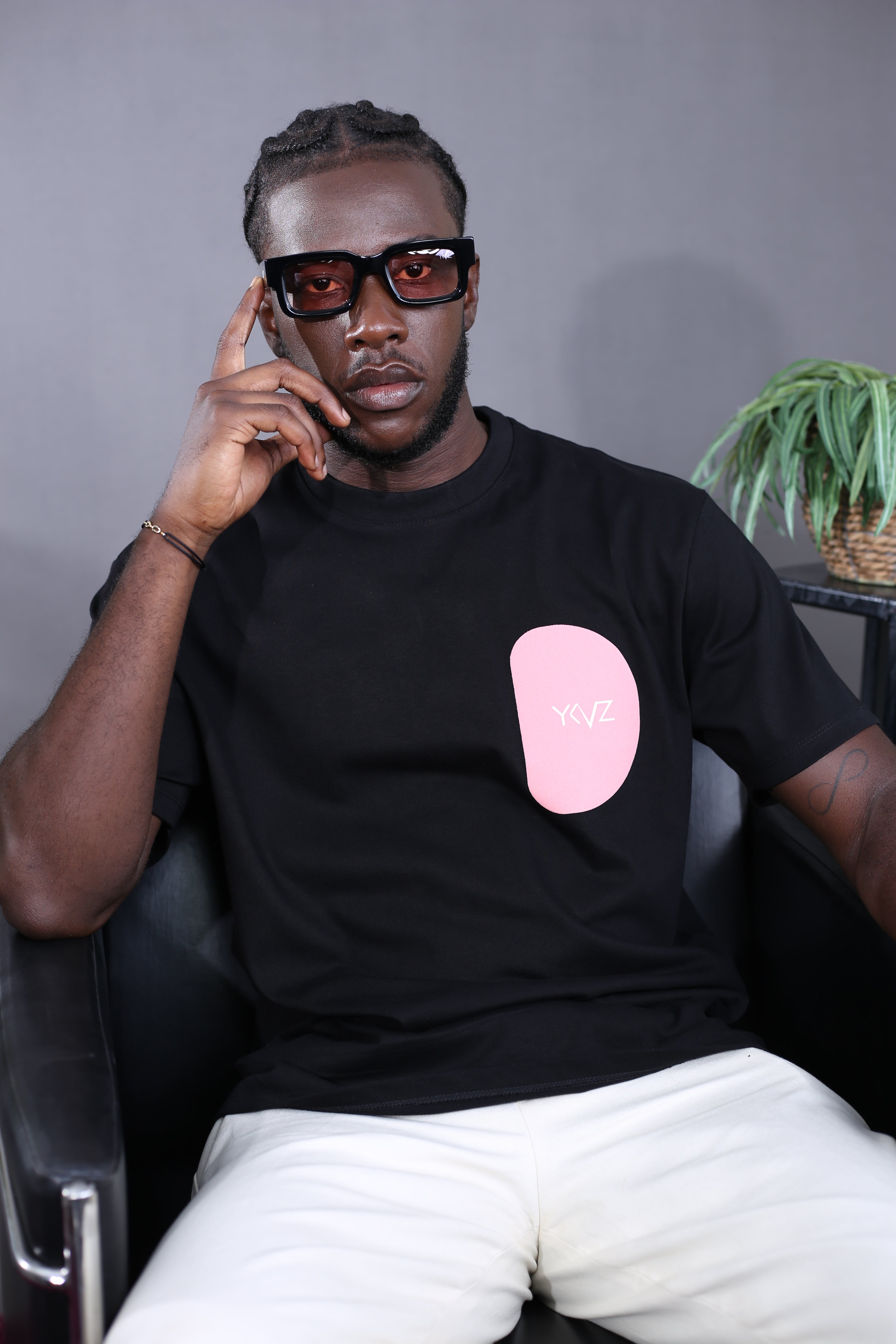T-shirt Africanus In Aeternum Noir par YKVZ