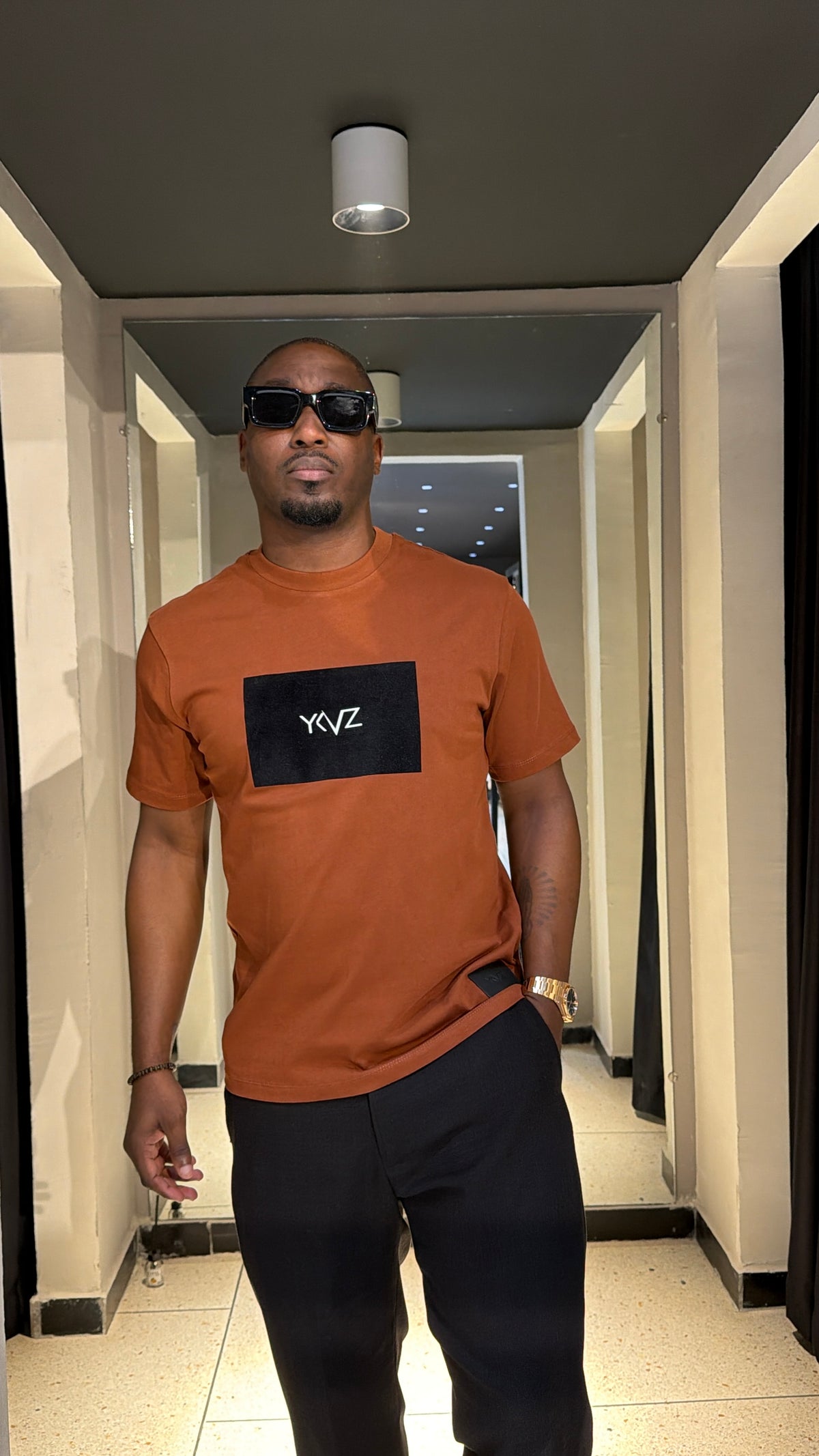 T-shirt _Marron| Signature YKVZ Noir