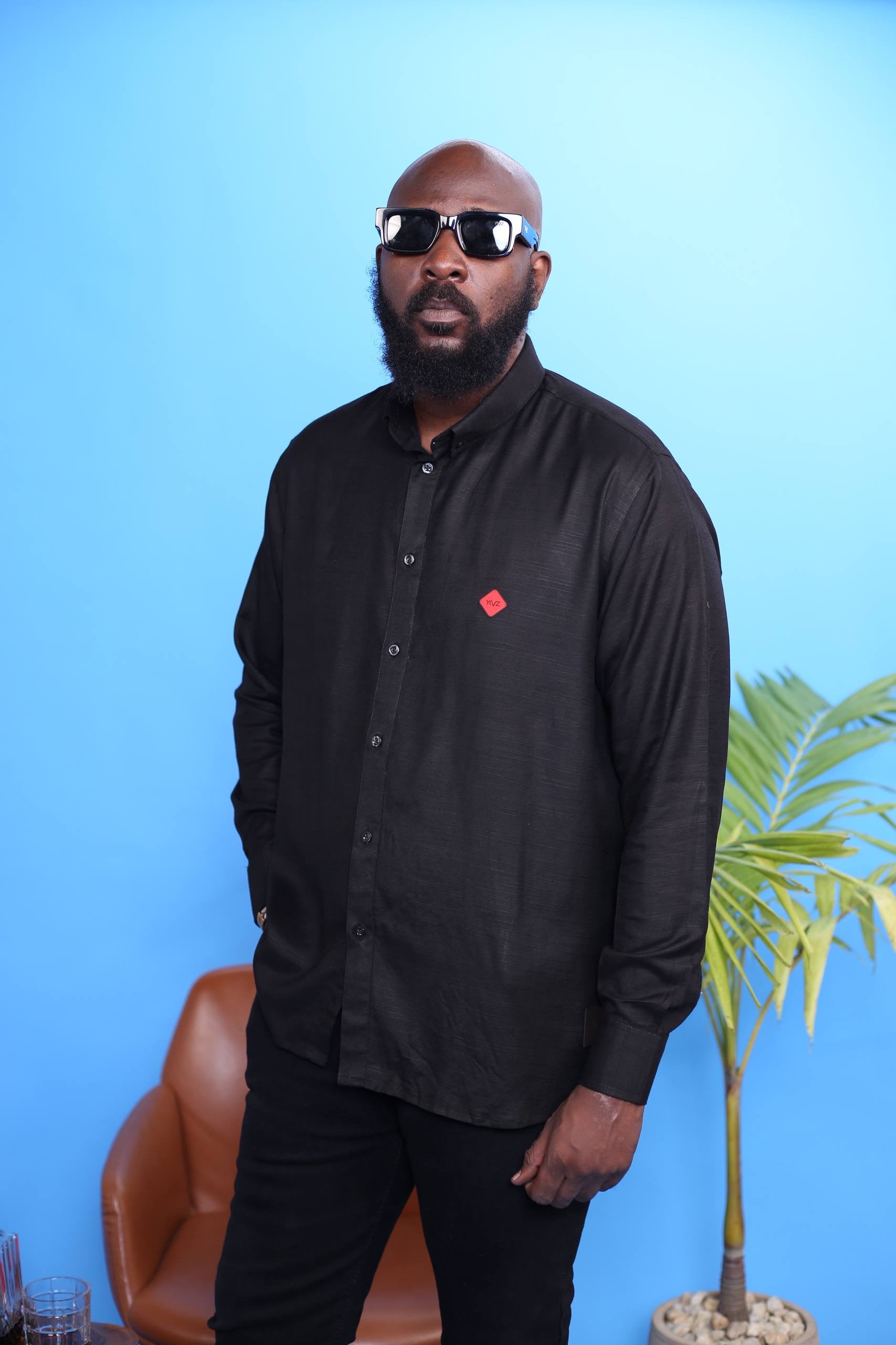 Chemise AUREN I – Lin Noire | Signature Triangle Rouge